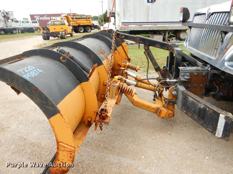 image for item EK9520 2005 International 7400 flatbed truck