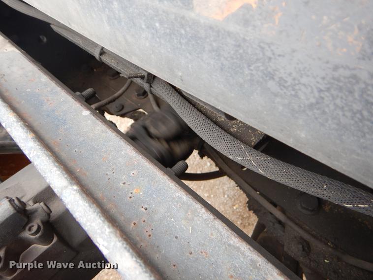 image for item EK9520 2005 International 7400 flatbed truck