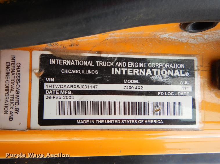 image for item EK9520 2005 International 7400 flatbed truck