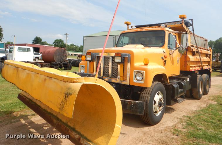 image for item EK9521 2002 International 2554 dump truck