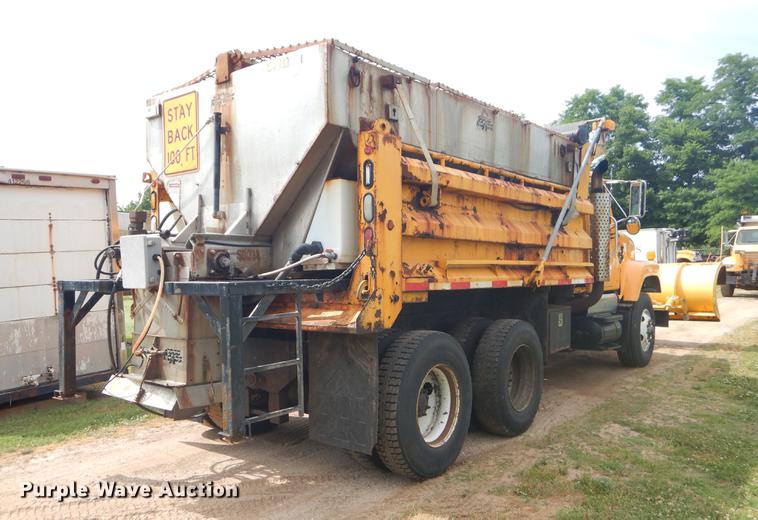 image for item EK9521 2002 International 2554 dump truck