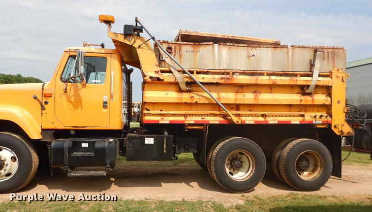image for item EK9521 2002 International 2554 dump truck