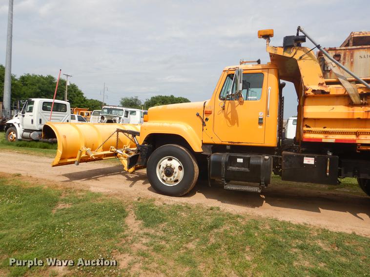 image for item EK9521 2002 International 2554 dump truck