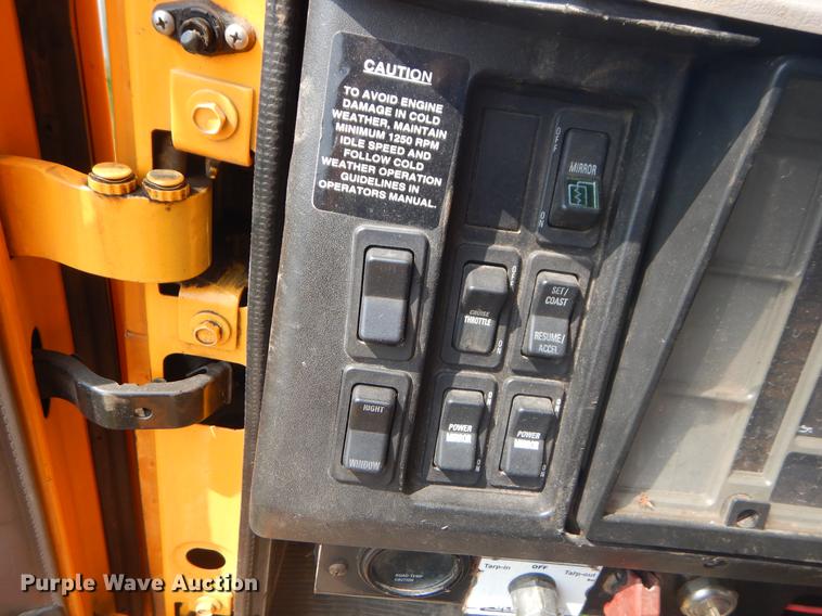 image for item EK9521 2002 International 2554 dump truck