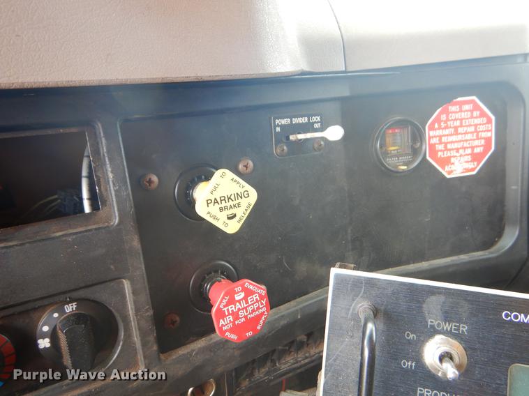 image for item EK9521 2002 International 2554 dump truck