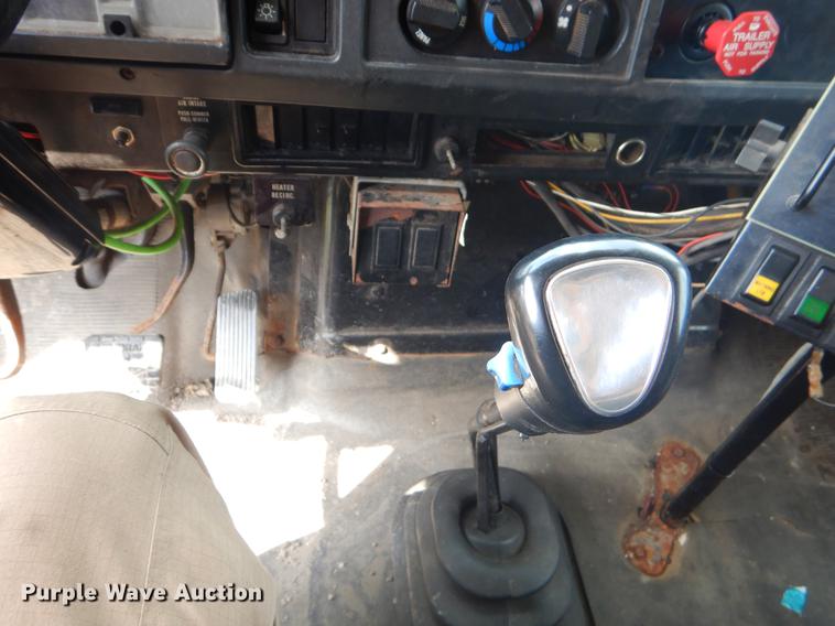 image for item EK9521 2002 International 2554 dump truck