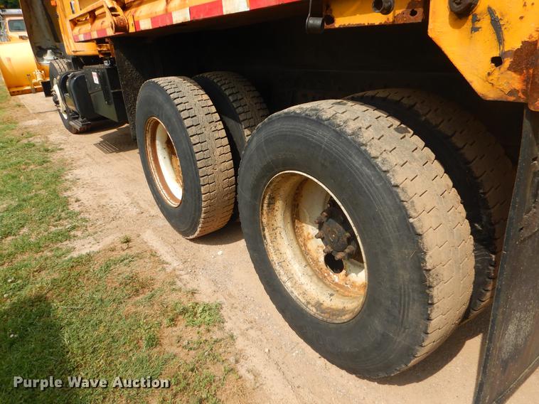 image for item EK9521 2002 International 2554 dump truck