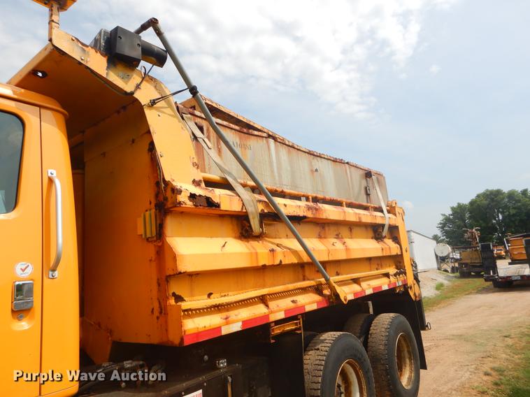 image for item EK9521 2002 International 2554 dump truck