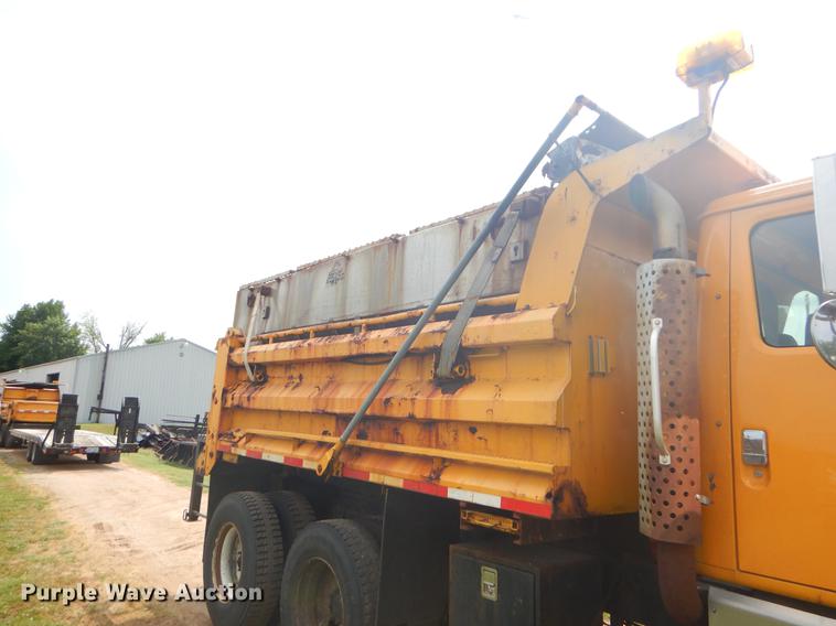 image for item EK9521 2002 International 2554 dump truck