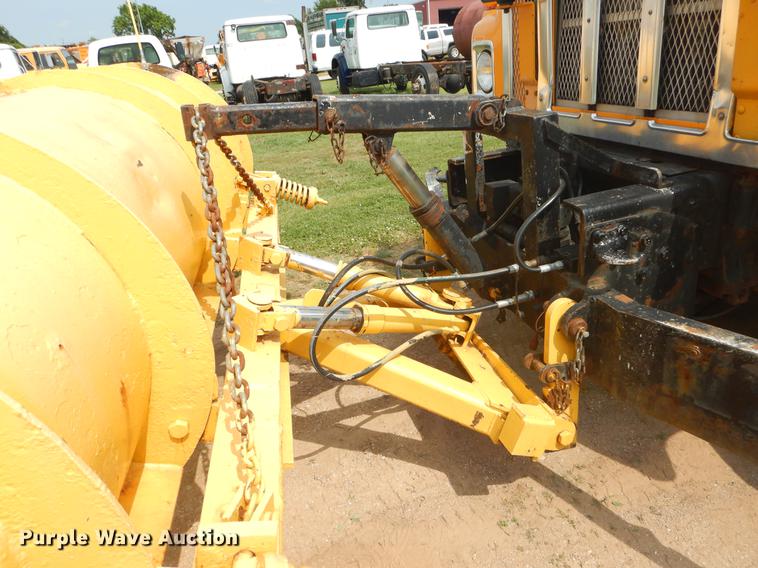 image for item EK9521 2002 International 2554 dump truck