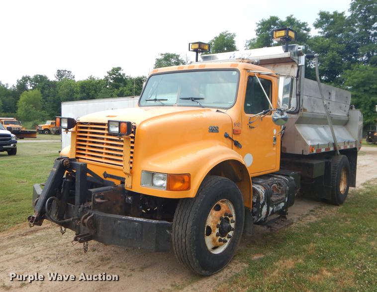 image for item EK9522 2002 International 4900 dump truck