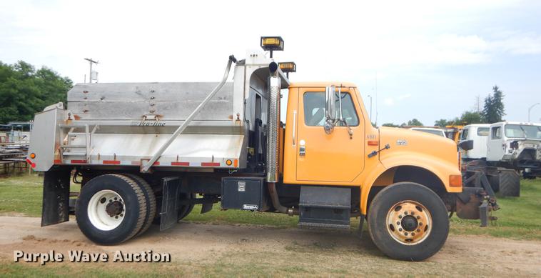 image for item EK9522 2002 International 4900 dump truck