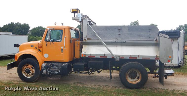 image for item EK9522 2002 International 4900 dump truck