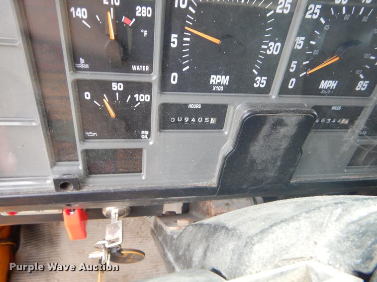 image for item EK9522 2002 International 4900 dump truck