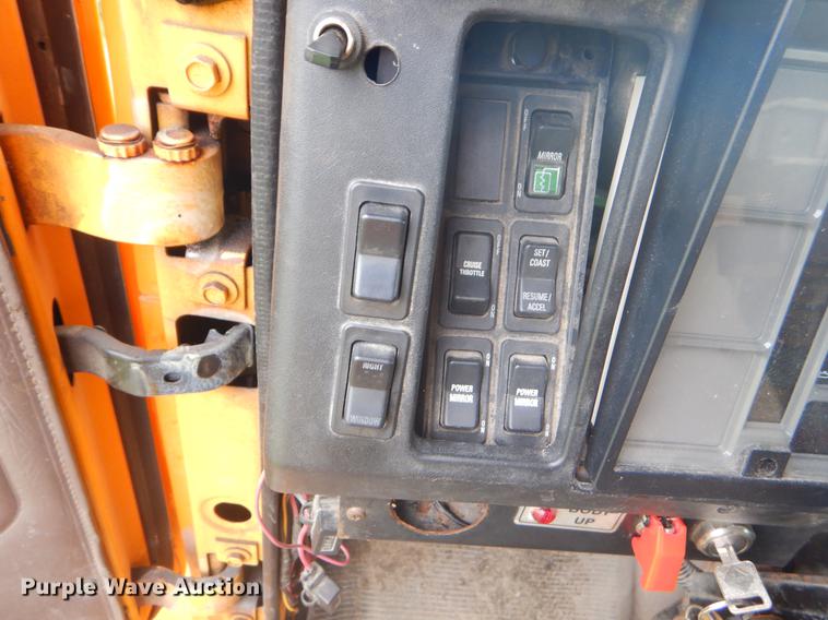 image for item EK9522 2002 International 4900 dump truck