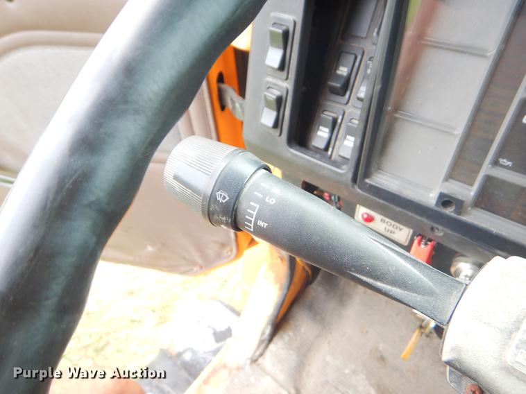 image for item EK9522 2002 International 4900 dump truck