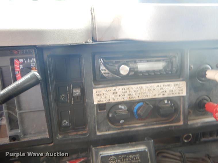 image for item EK9522 2002 International 4900 dump truck