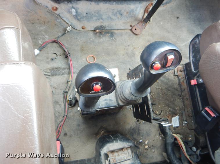 image for item EK9522 2002 International 4900 dump truck