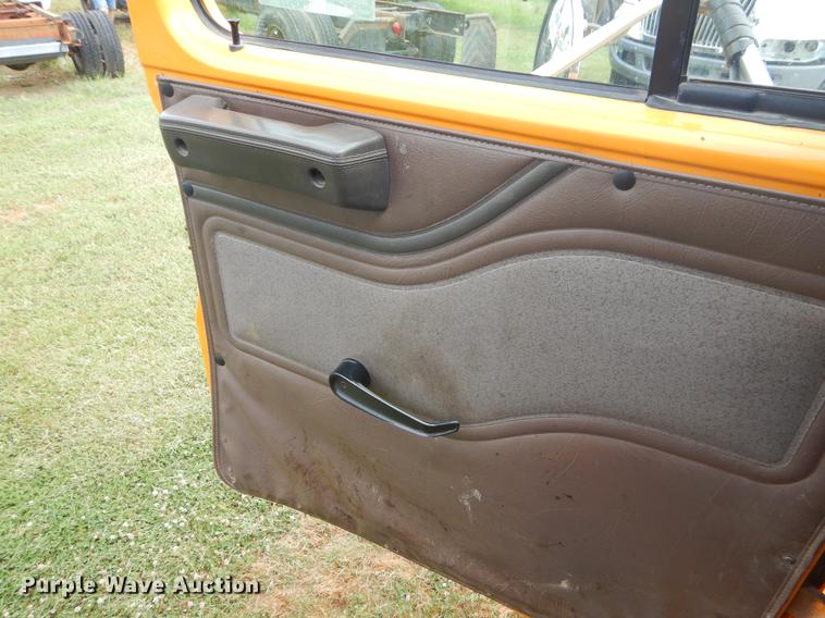 image for item EK9522 2002 International 4900 dump truck