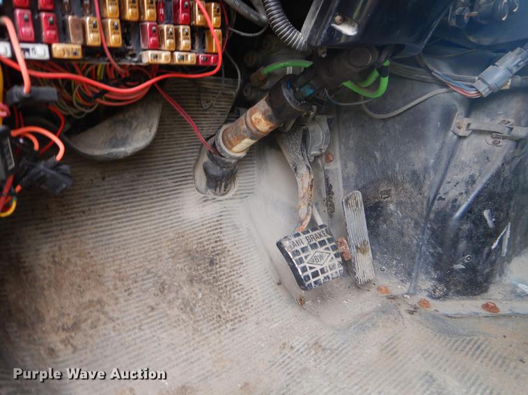 image for item EK9522 2002 International 4900 dump truck