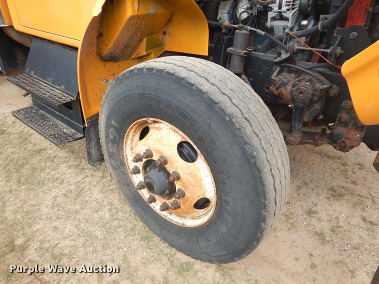 image for item EK9522 2002 International 4900 dump truck