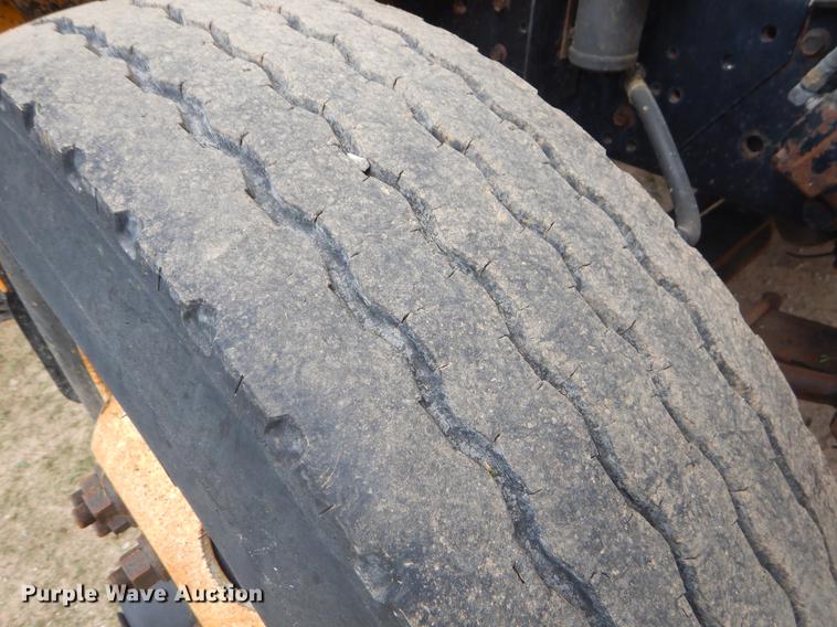 image for item EK9522 2002 International 4900 dump truck