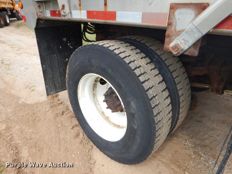 image for item EK9522 2002 International 4900 dump truck