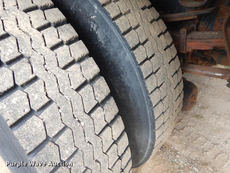 image for item EK9522 2002 International 4900 dump truck