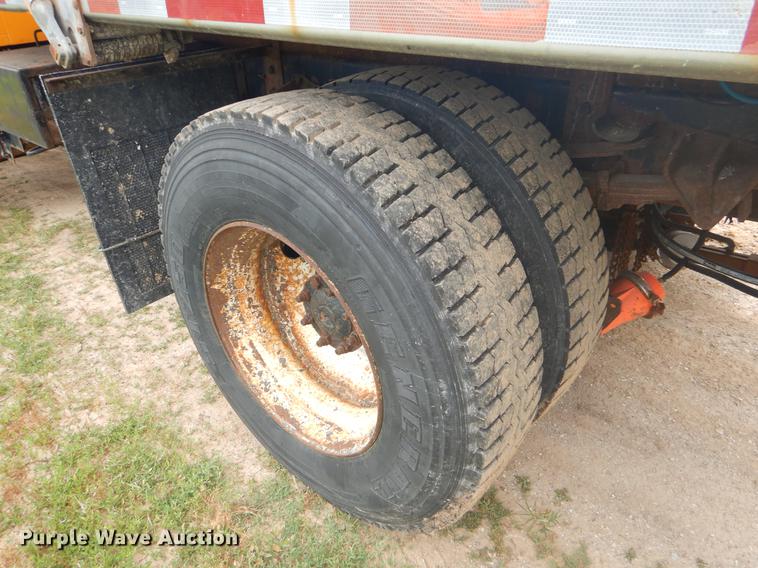 image for item EK9522 2002 International 4900 dump truck