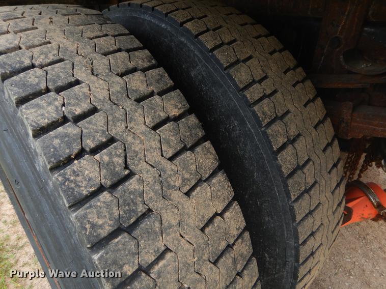 image for item EK9522 2002 International 4900 dump truck