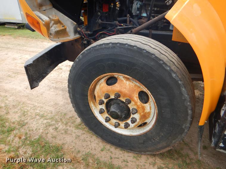 image for item EK9522 2002 International 4900 dump truck