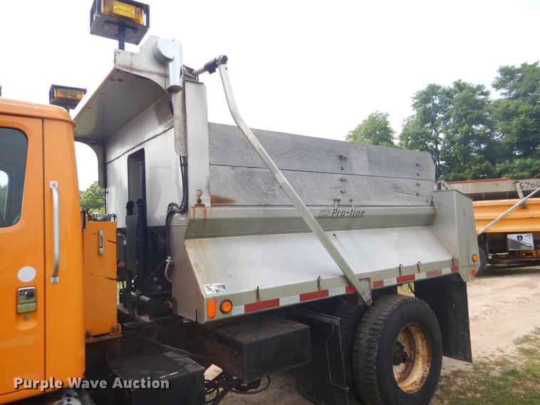 image for item EK9522 2002 International 4900 dump truck