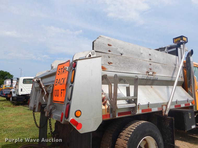 image for item EK9522 2002 International 4900 dump truck