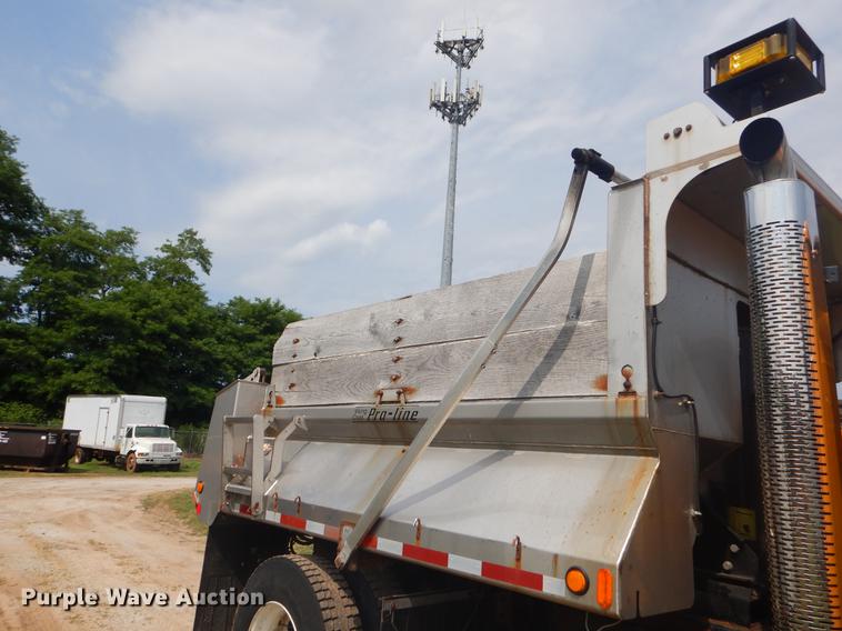 image for item EK9522 2002 International 4900 dump truck