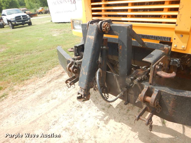 image for item EK9522 2002 International 4900 dump truck