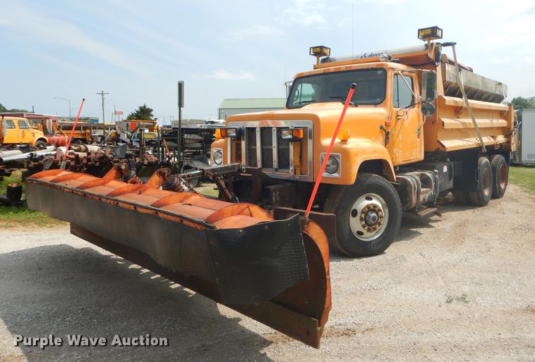 image for item EK9523 2002 International 2554 dump truck