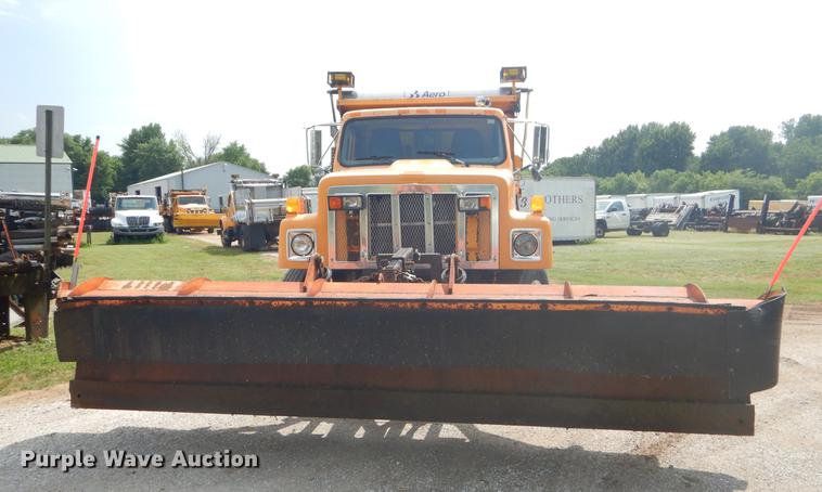 image for item EK9523 2002 International 2554 dump truck