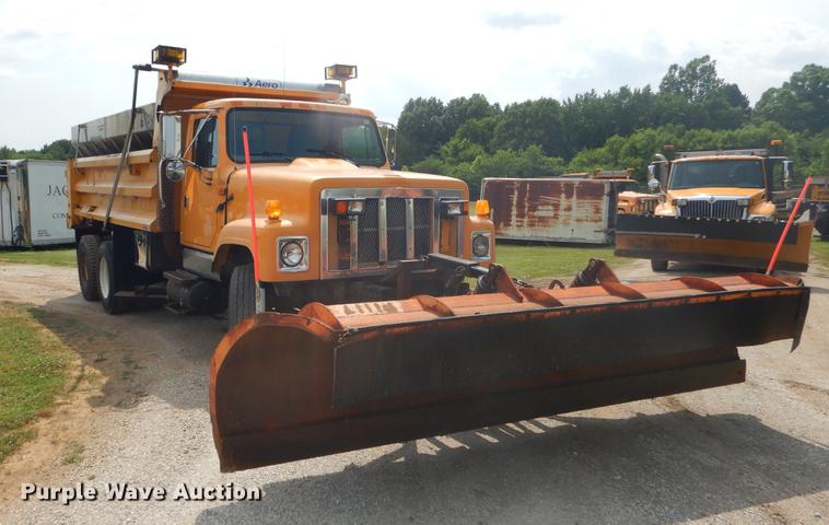 image for item EK9523 2002 International 2554 dump truck
