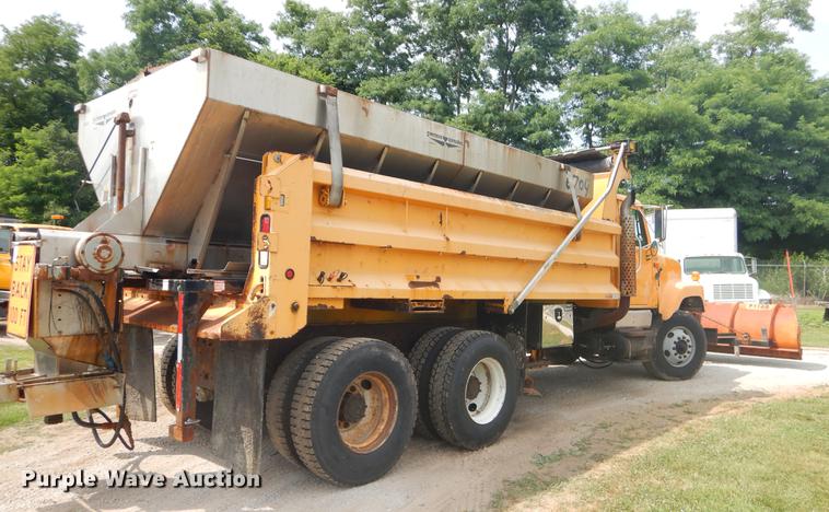 image for item EK9523 2002 International 2554 dump truck