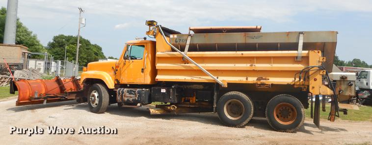 image for item EK9523 2002 International 2554 dump truck