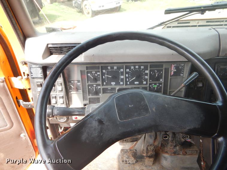 image for item EK9523 2002 International 2554 dump truck