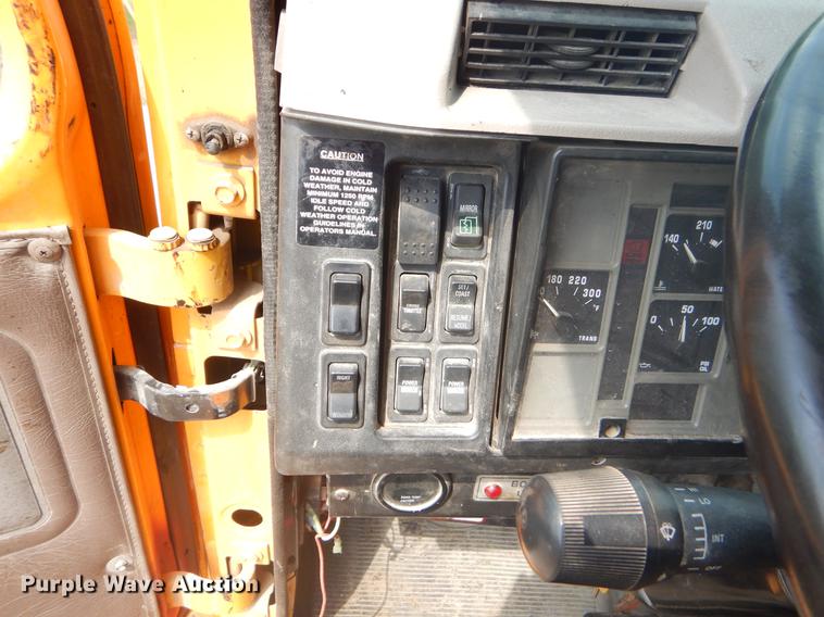 image for item EK9523 2002 International 2554 dump truck