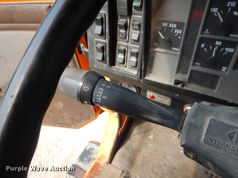 image for item EK9523 2002 International 2554 dump truck