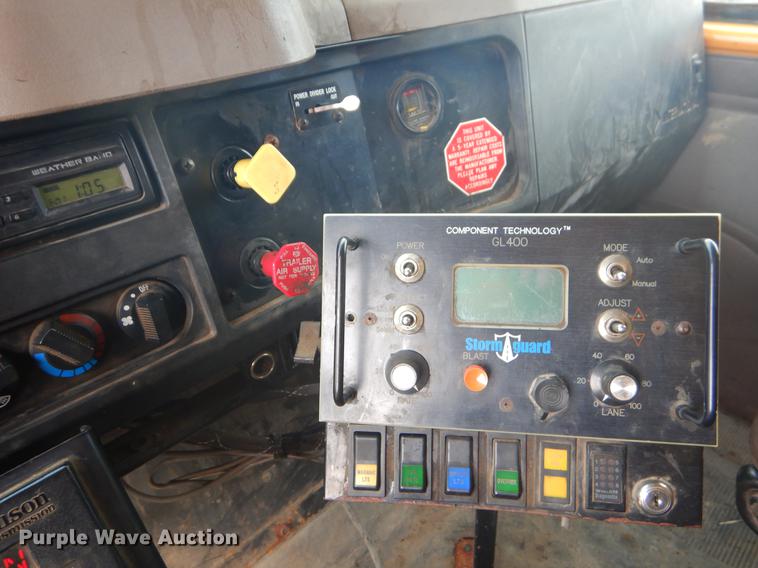 image for item EK9523 2002 International 2554 dump truck