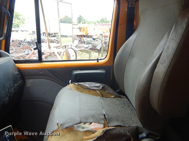 image for item EK9523 2002 International 2554 dump truck