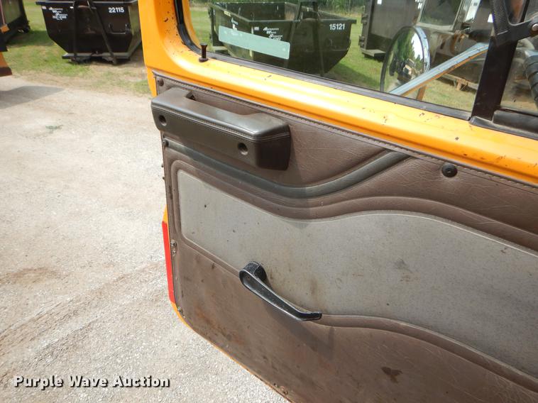 image for item EK9523 2002 International 2554 dump truck