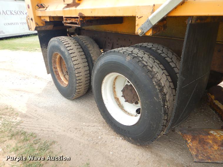 image for item EK9523 2002 International 2554 dump truck