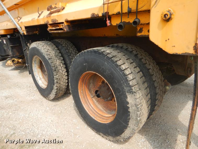 image for item EK9523 2002 International 2554 dump truck