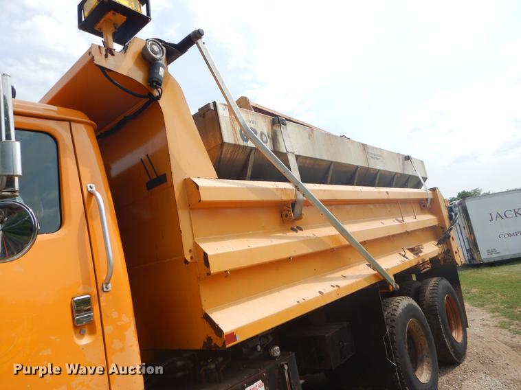 image for item EK9523 2002 International 2554 dump truck