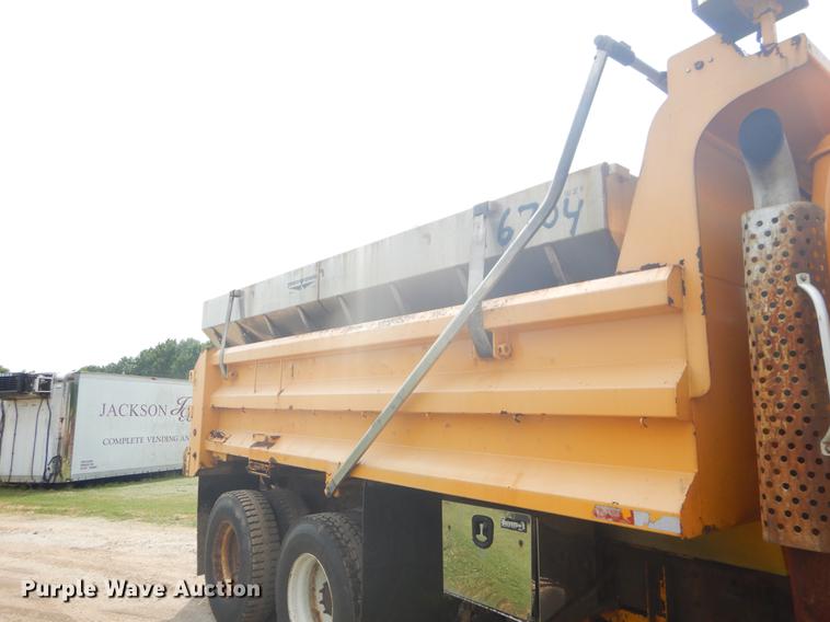 image for item EK9523 2002 International 2554 dump truck